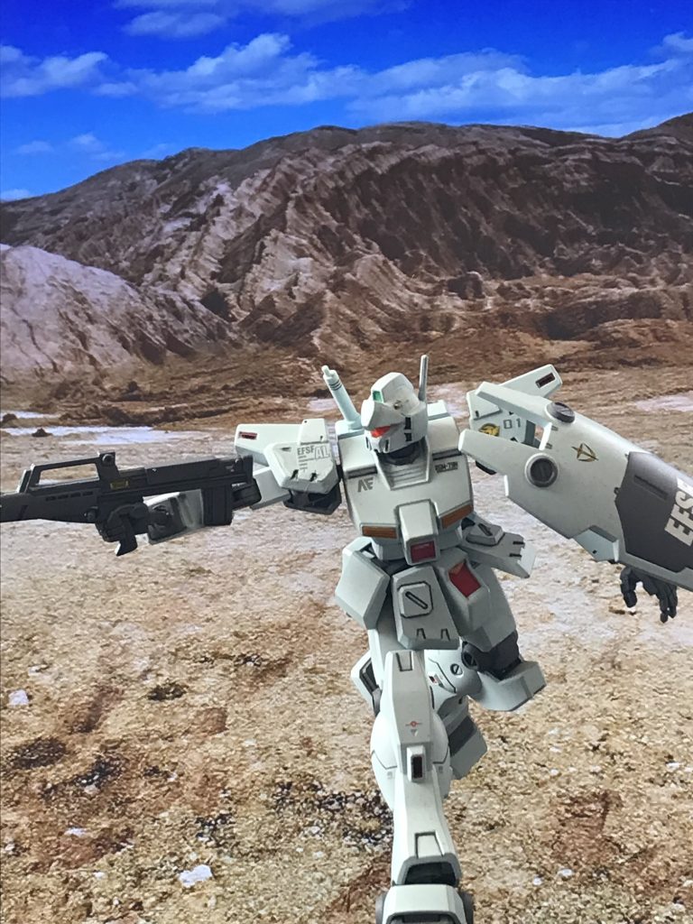 キンバライト鉱山跡攻防戦!これ、撮影時に実際に片足で立ててます。キットの安定感がスゲー!