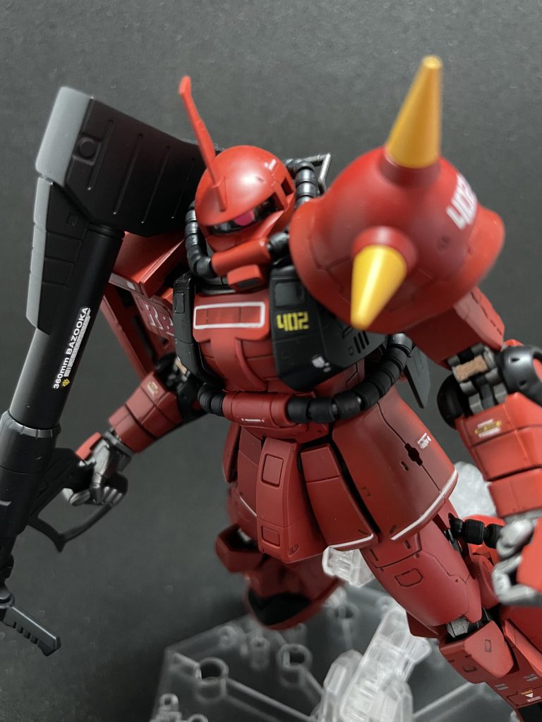 赤は、オキサイドレッドサフを下地に、エヴァレッド→軽くプレミアムレッドひと吹き。太ももだけほんの少しだけピンクに寄せてます。もう少し重厚感持たせたかったですが、これはこれでいい感じになりました。ジョニーライデンザクはこの赤と黒のコントラストがほんといい！