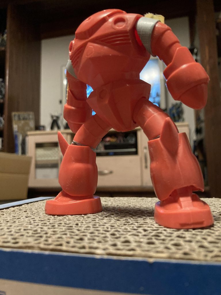 ポーズを考えながら、各関節は固定ポージングは苦手なので、結局素立ち。