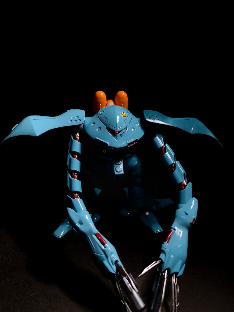 古いキットのため、合わせ目消しが半端なかったですが、黒バックで撮影すると、ヒール感がたまらないです！