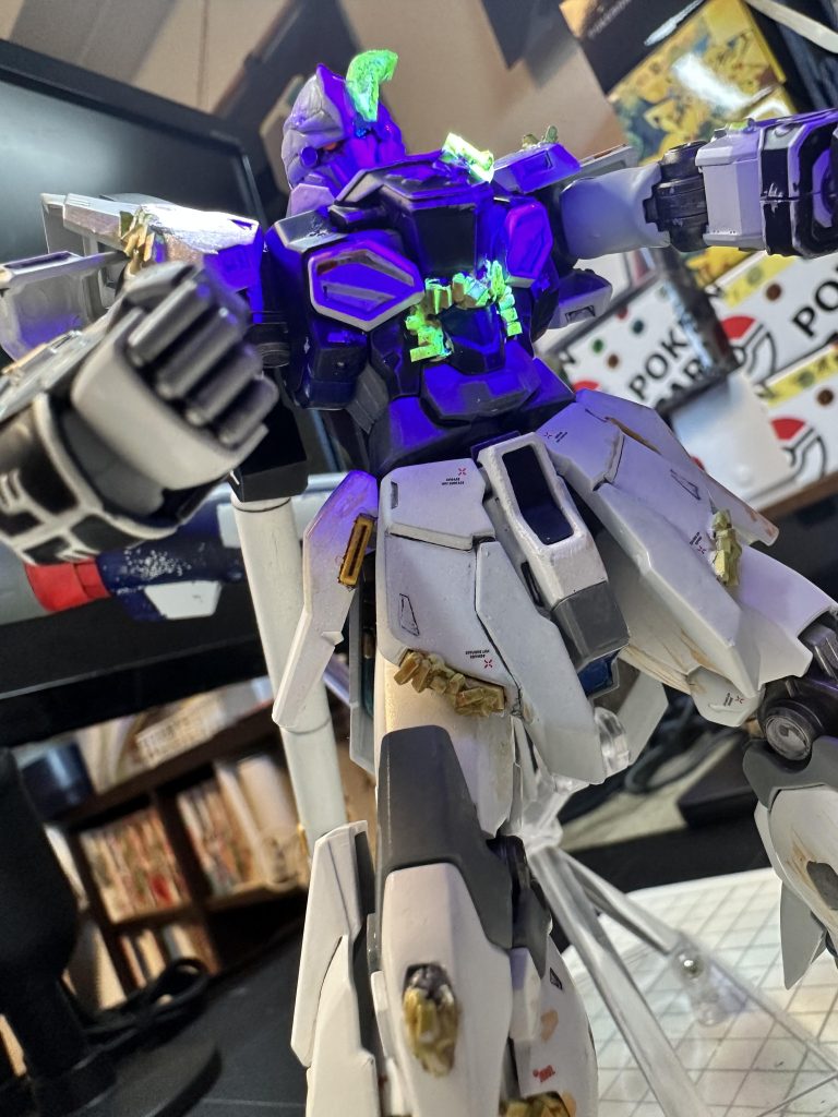 ゾルタンのオッドアイと目元の傷も再現。かなり溶け合ってます。