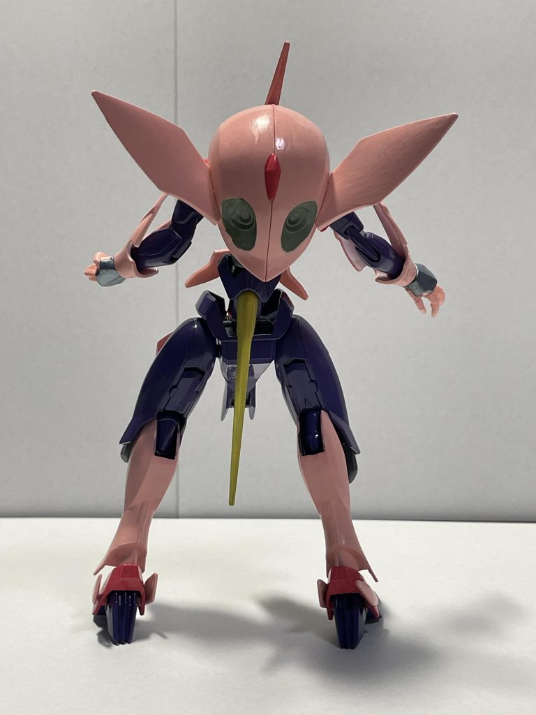 フロント&リアゼダスＲ下半身の受け部分と靴にフォーンファルシアのパーツを接着したくらいです。ファルシアの棒立ち脚部と違って……