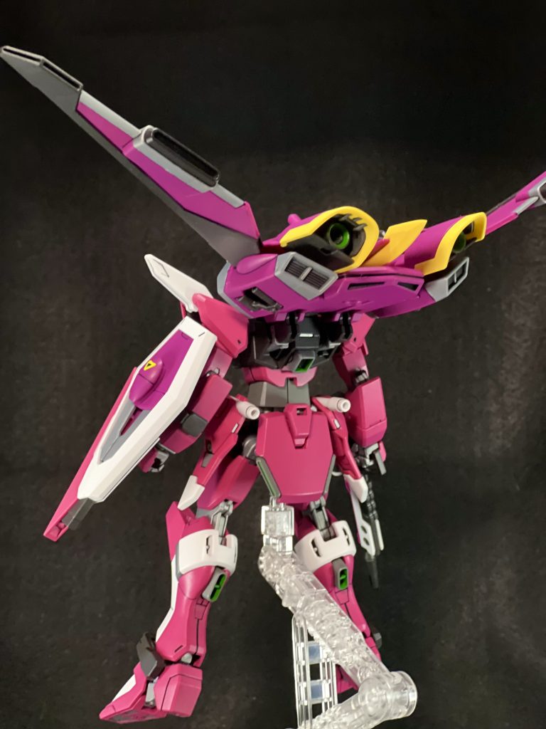 本体とファトゥム共々パッと見るでは分からないかもですが所々部分塗装してます。スラスター内部とかライトグリーンに染めて見映えが良くなりました