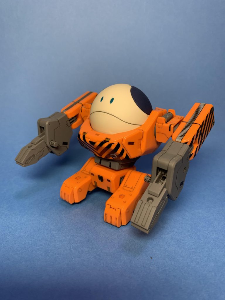 オレンジ部分艶有りにしたらおもちゃっぽくなった。