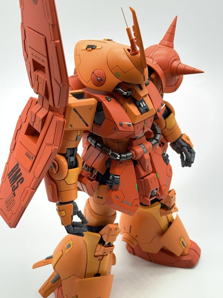 センサーに見たてたグリーンチップを各所にちりばめました。