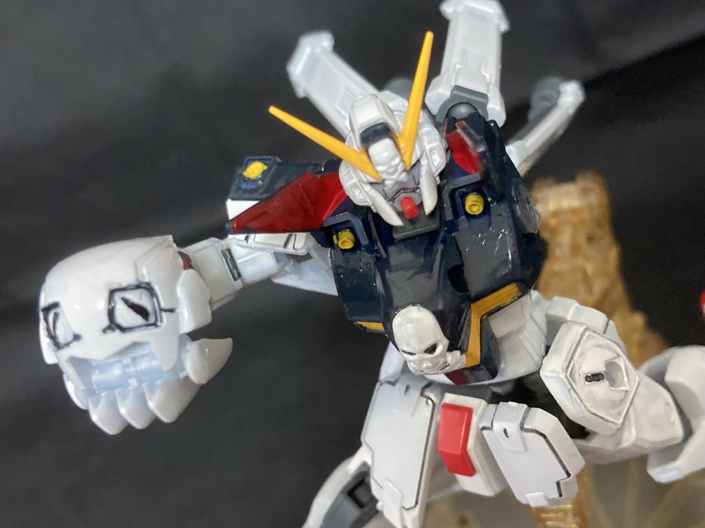 そしてやはりこのシーン、確かGジェネではスカルヘッドナックルガードみたいな技名でしたが、ことっさにIフィールド発生装置を手に付けるのはX3から Iフィールドハンドでの戦闘を経験してきたトビアならではの戦術って感じで好きです(*´꒳`*)この下からマーカーが出てくるの良いよね( ´ ▽ ` )