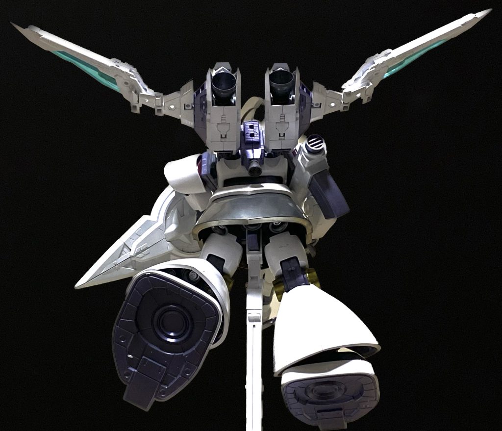 後ろ姿もいい感じですただ、本体に比べて背負い物のボリュームが足りてないかなと思いつつフィニッシュしました。