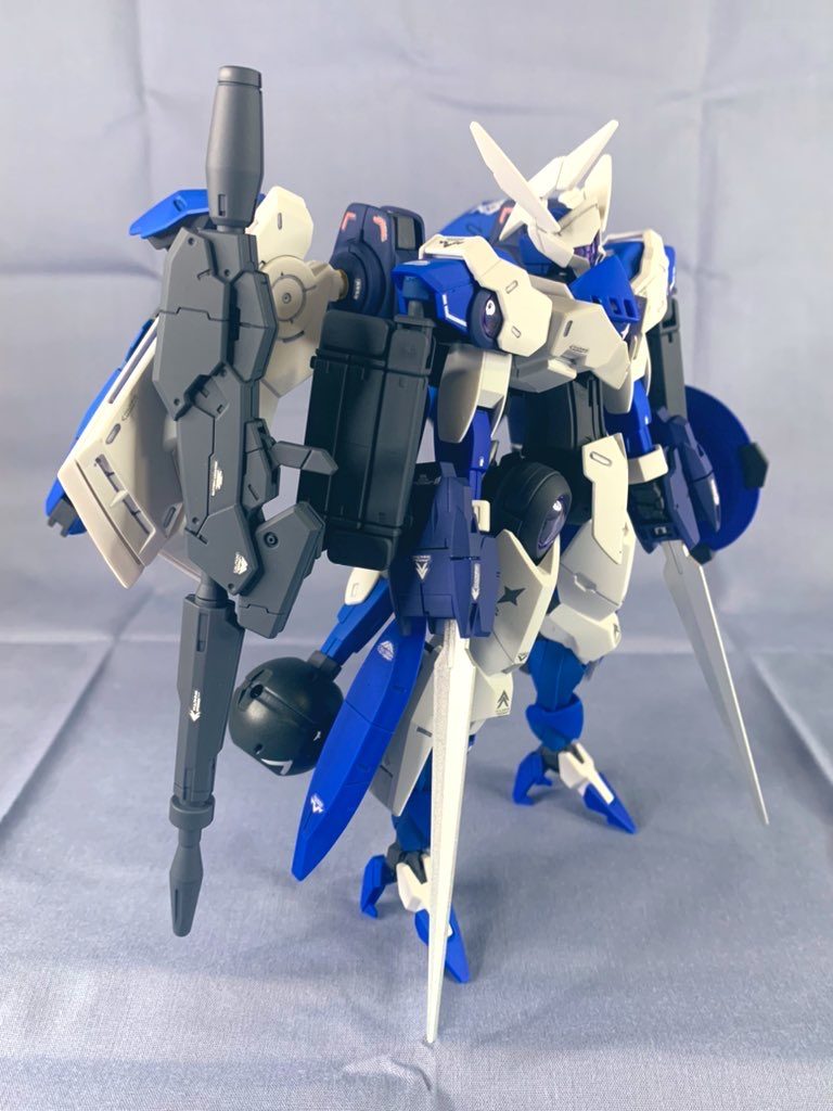 ロングライフルは、ドミニコス隊仕様のベギルペンデが使用していたロングライフルをイメージしてベギルペンデとデミトレーナーのライフルの組み合わせで作成。