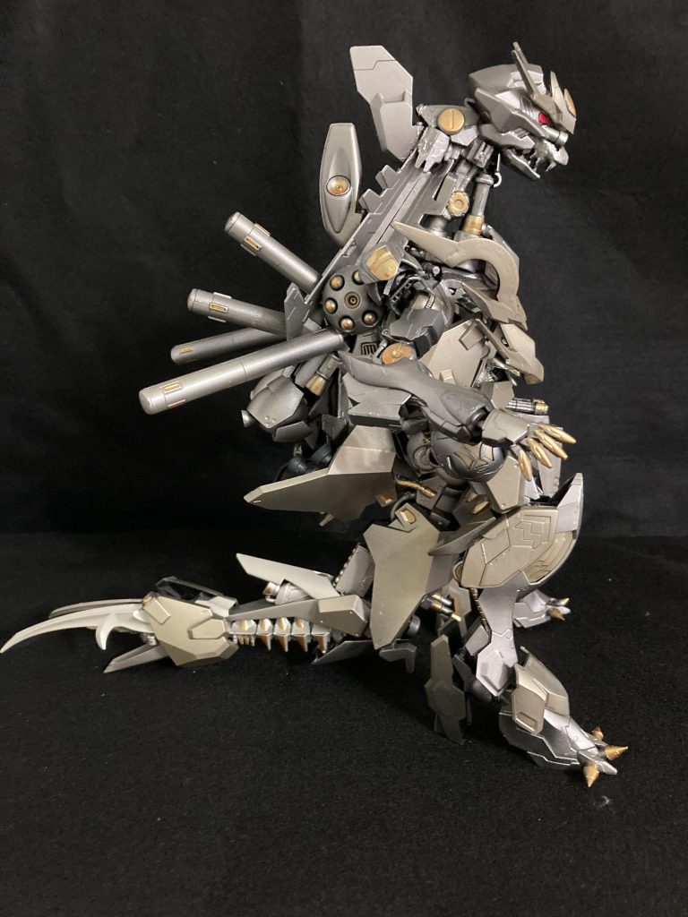 埃をかぶっていたww前機体に真鍮カラーのシャンパンゴールドを吹き直して改修しました^ ^ノ前作の荒々しい骨格機体のままでも良かったかなぁ…とも感じましたが楽しく改修出来ました^ ^