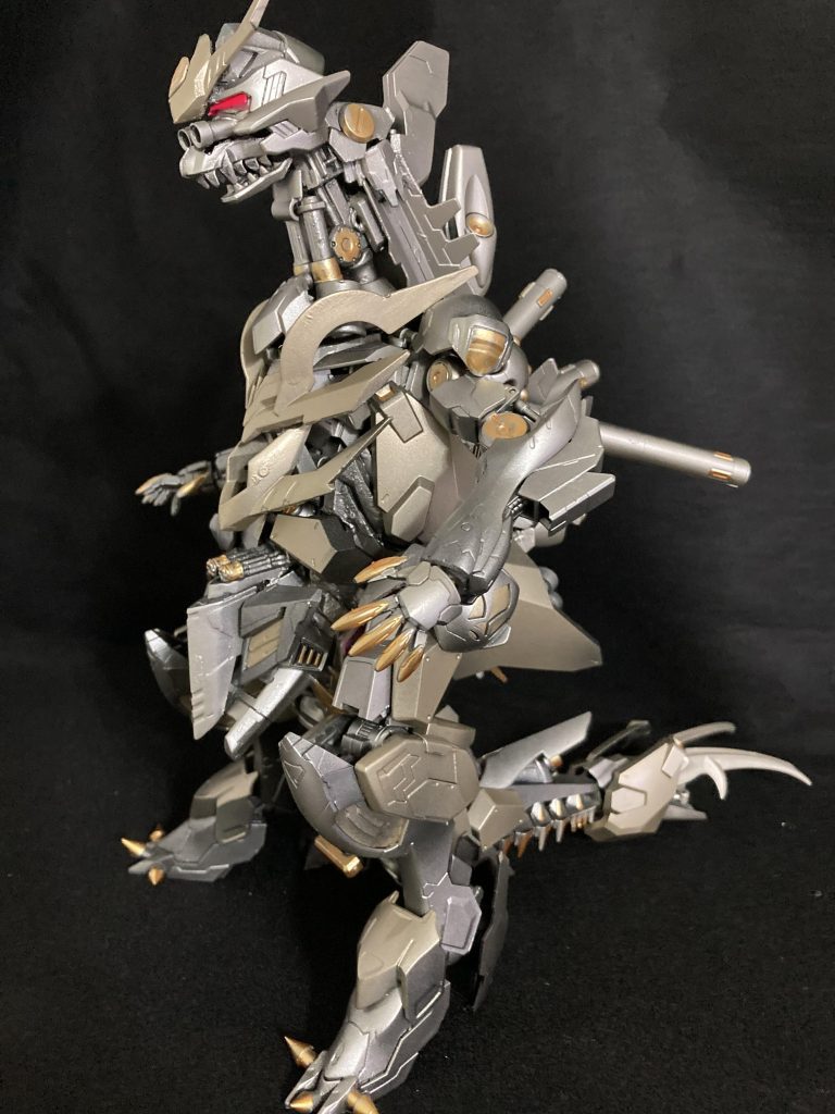 元々自分が「スチームパンク」の世界観が大好きで真鍮基板にメカメカしく、スチームを吐き出して動き出す…そんなイメージで製作しています^ ^