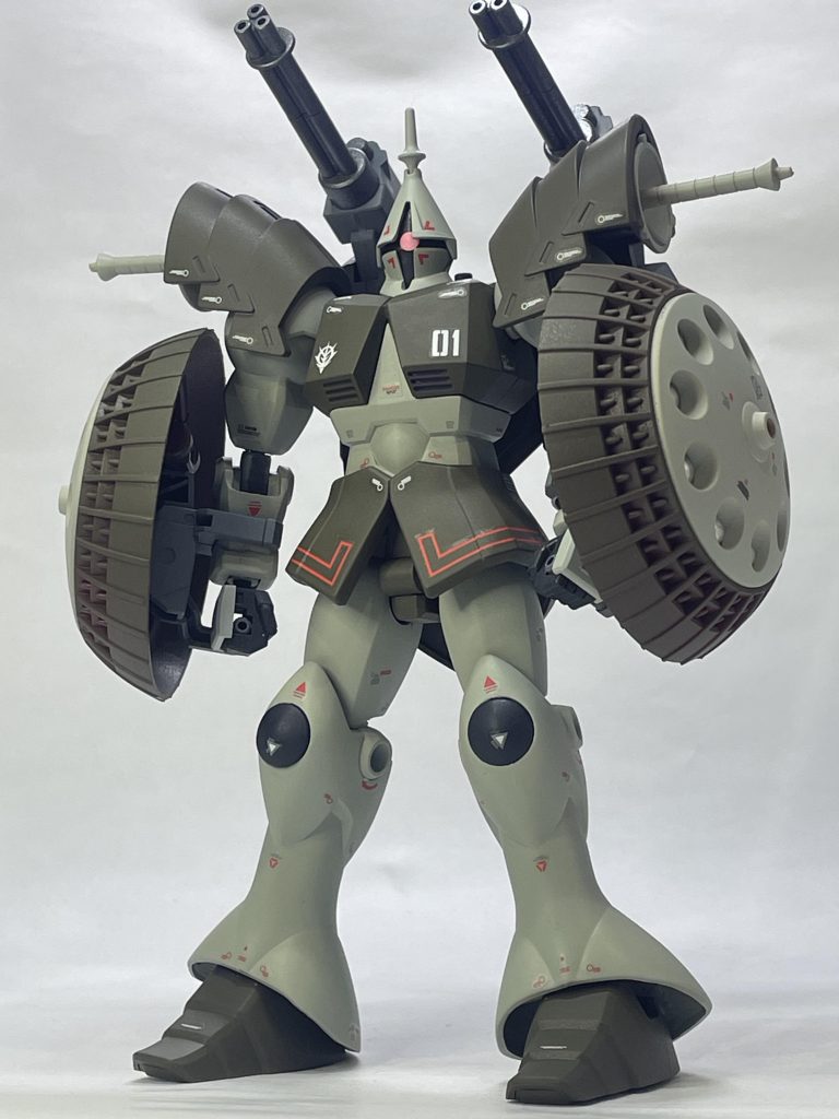 旧HGギャンにヴァリュアブルポッドをカスタマイズ、ギャンバルカンを作成。陸戦用カラーに全塗装しました。