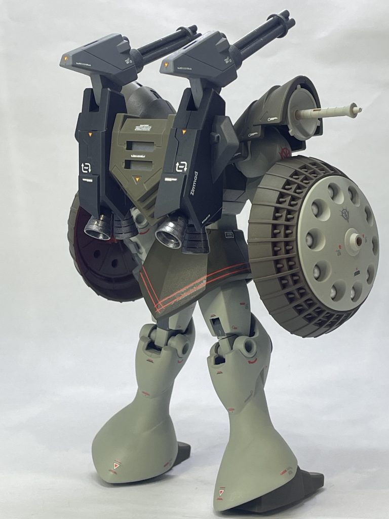 作る機会を見失い、積みプラになっていた旧HGギャンでしたがこのたびカスタマイズキットが再販された事で組み立てるきっかけができました。