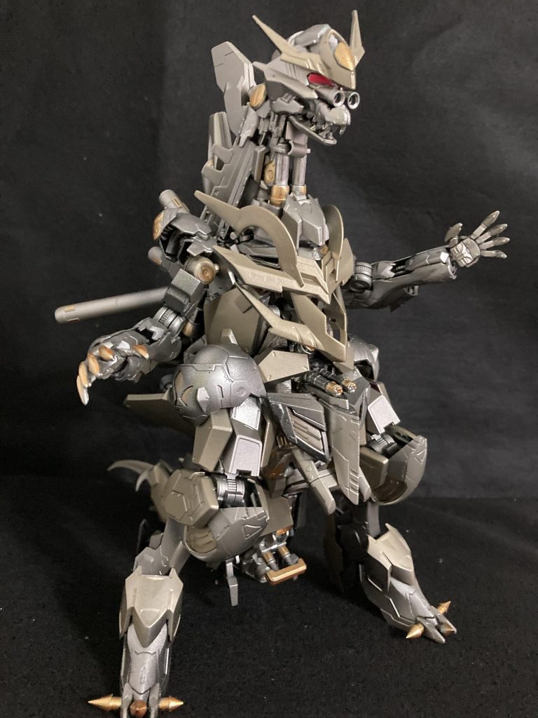 以前はガンプラの余剰パーツなど骨格メインで組み上げたのですが、今回装甲を付けてボリュームを増やしてみました^ ^