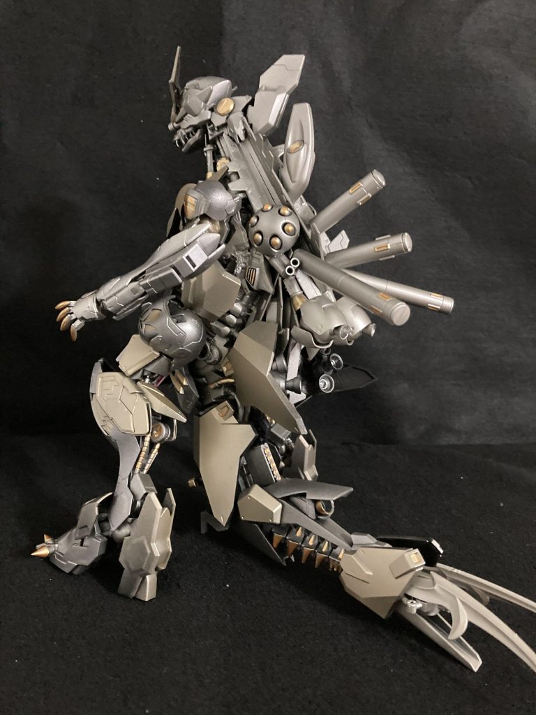 背中部が少し寂しく感じ、ゴヂラな背びれ風にプロペラントタンクを打ち込みドーピング強化しています✨