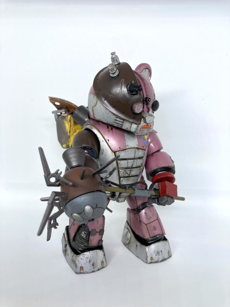 ダメージ加工で所々にツギハギや装甲の剥がれを表現しました。