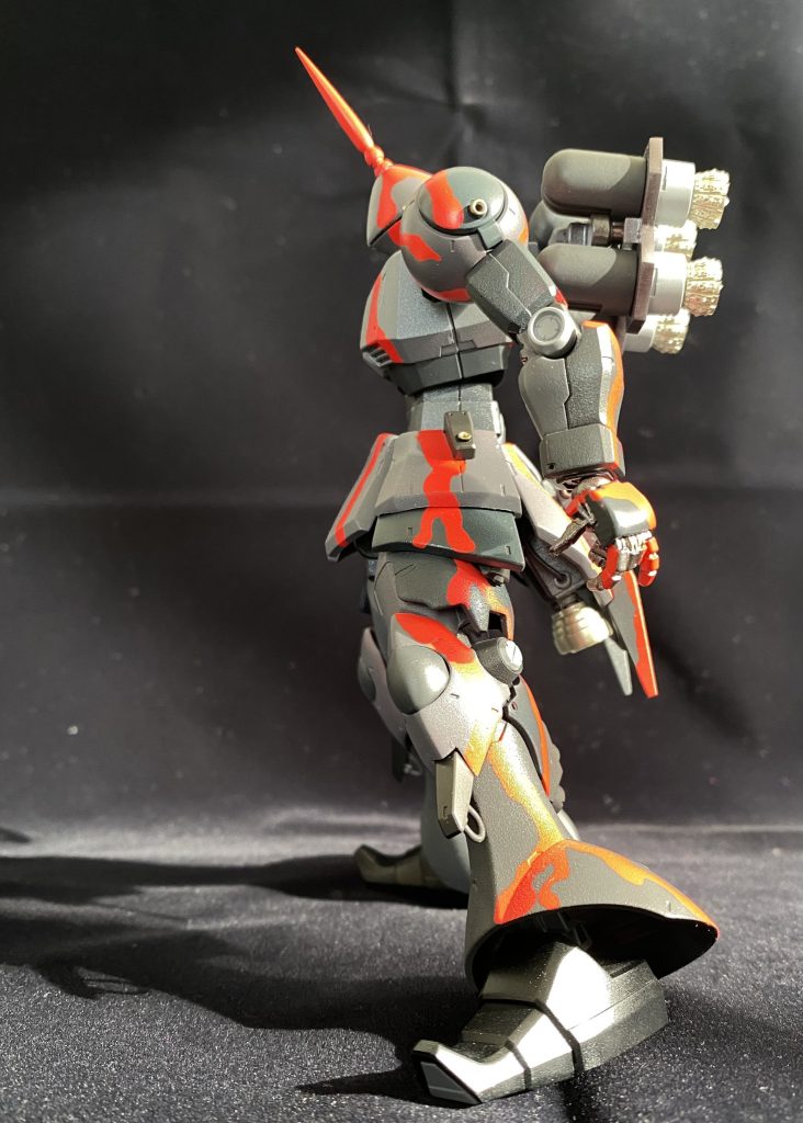 サイドスカートはもう1枚追加して防御力の向上を。リアスカートは形状の変更とスラスターの追加を。