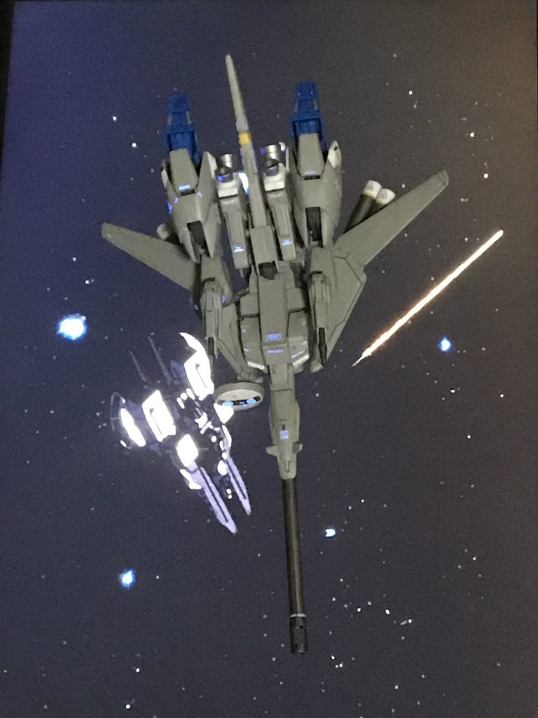 プロポーションは30年前とは思えないほどしっかりしていて、今のZプラスと比較しても問題ないレベルだと思います。可変翼の機体を見ると当時全盛期だったF-14トムキャットを連想しますね。