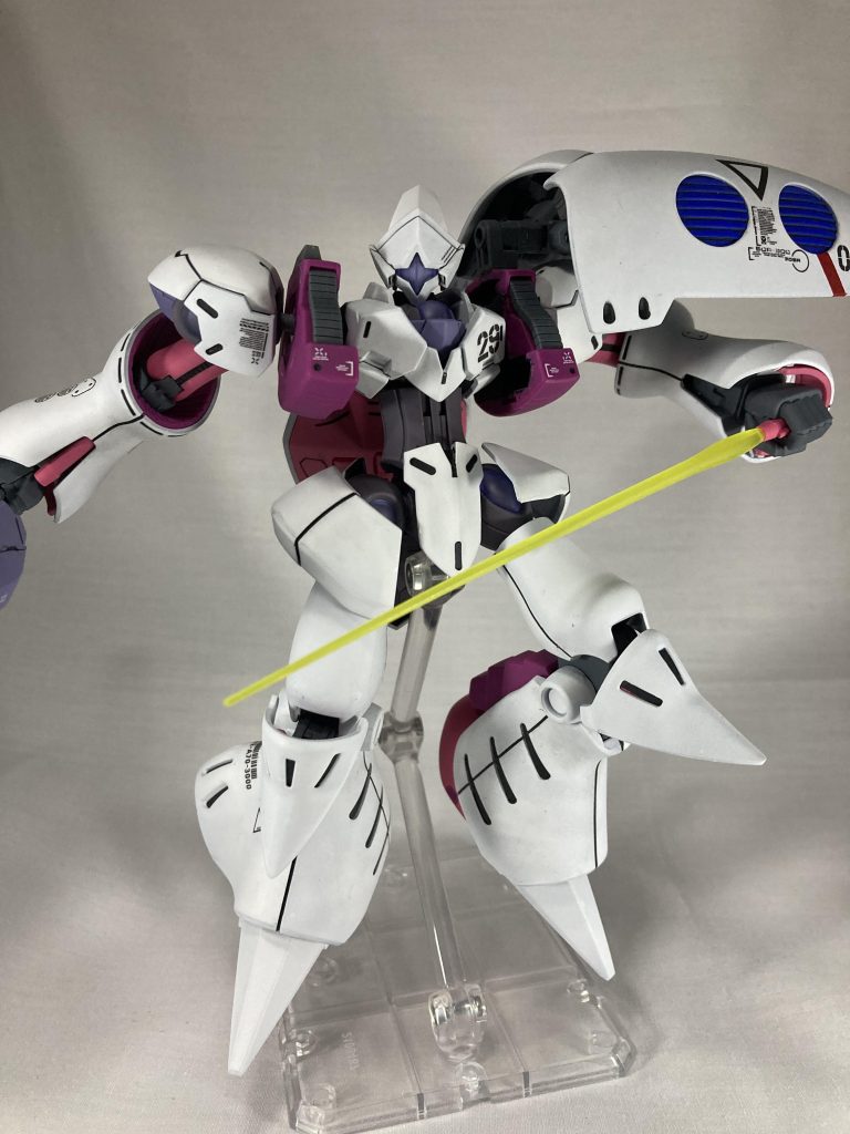 明らかに本体のボリュームからすると貧相なのにすごい似合ってるビームサーベル