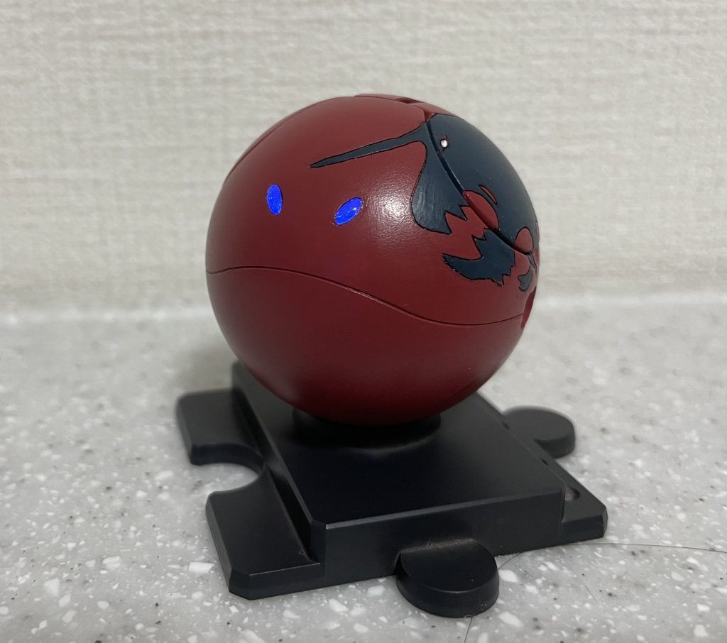 「トコロガギッチョン!トコロガギッチョン!」アリー・アル・サーシェスのハロということで悪役っぽい感じにする為、吊り目に加工しました。目の部分の塗装は少し失敗しましたが、蛍光クリアでUVを当てると光る様になってます。