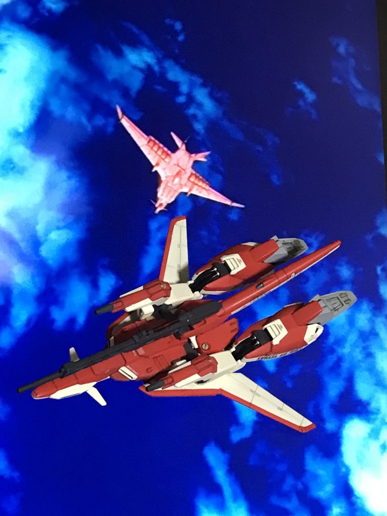 ウェーブライダー形態。フォルムがスマートでカッコいいですね。