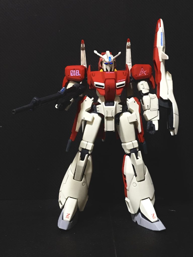 モビルスーツ形態正面画像。