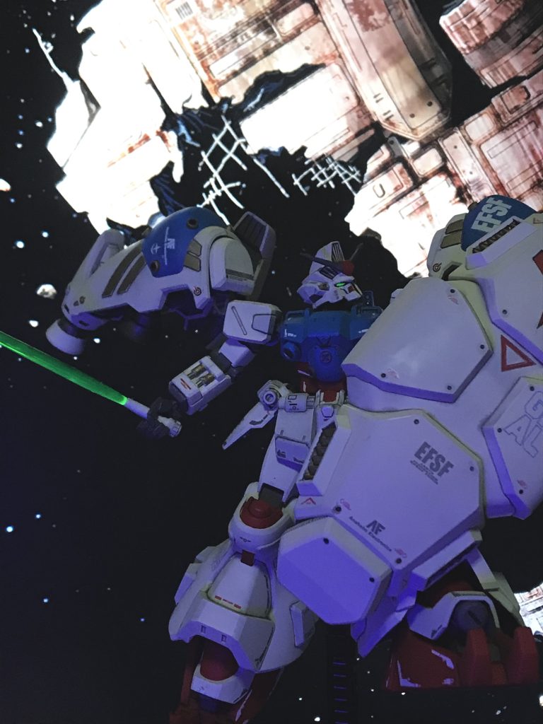 核バズーカ発射後、コウの追撃に対応するガトー!「しかし、怨恨のみで戦いを支える者に私を倒せぬ。私は義によって立っているからな。」カッケー!!