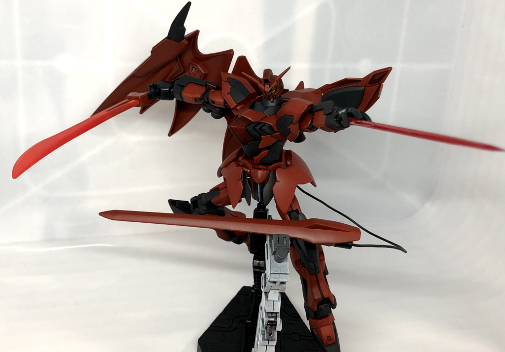 この状態時のみ腰部のゼイドラソードは、有線によってゼイドラテイルソードとなります!