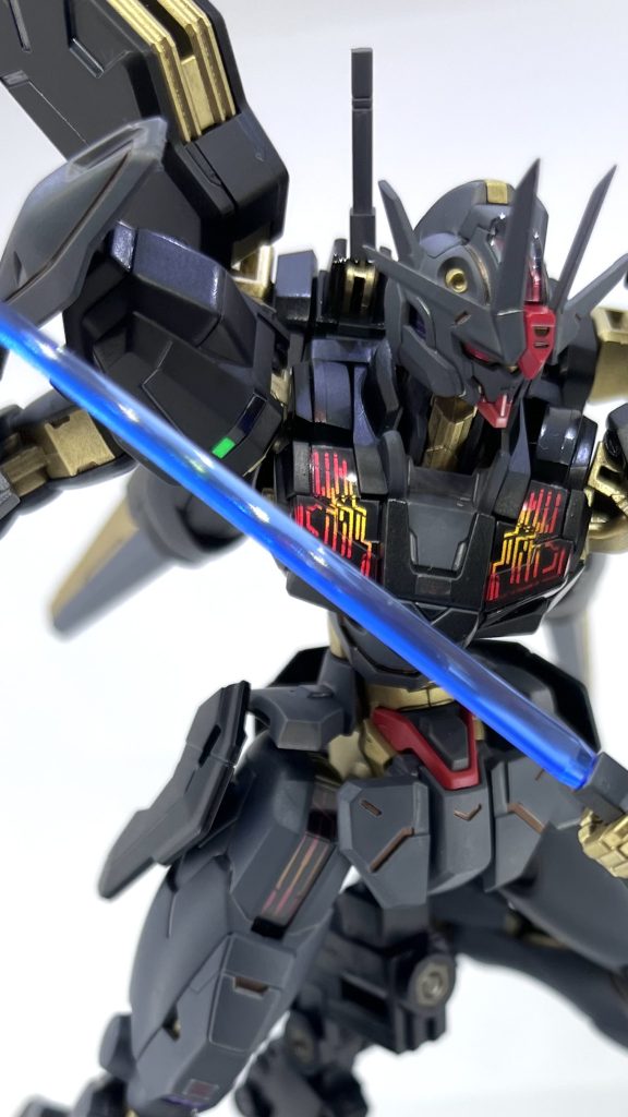 サーベルを構えるとこんなに…