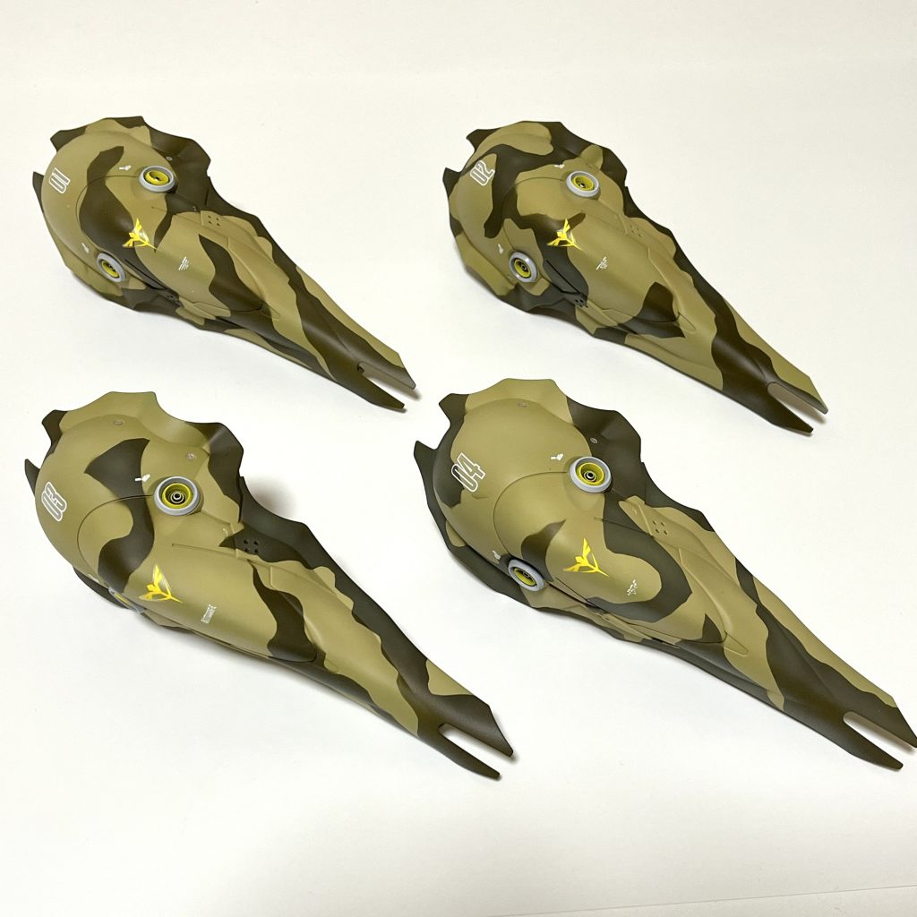 バインダーはそれぞれ迷彩塗装したあと01〜04のデカールをほどこしました。