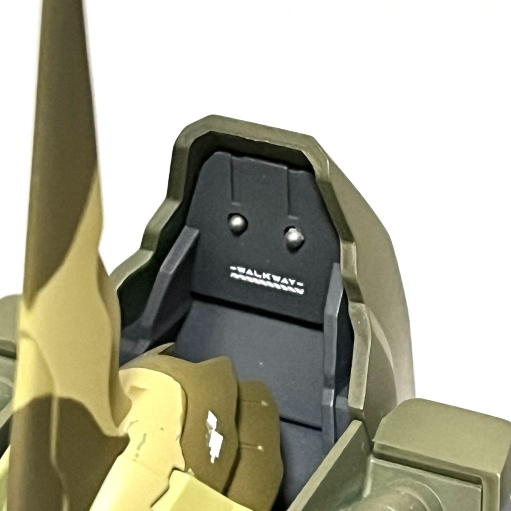 改修ポイント　その３えり？のようなガード部分。ここにメタルビーズを２つ仕込みました。一番気に入っている箇所です^^