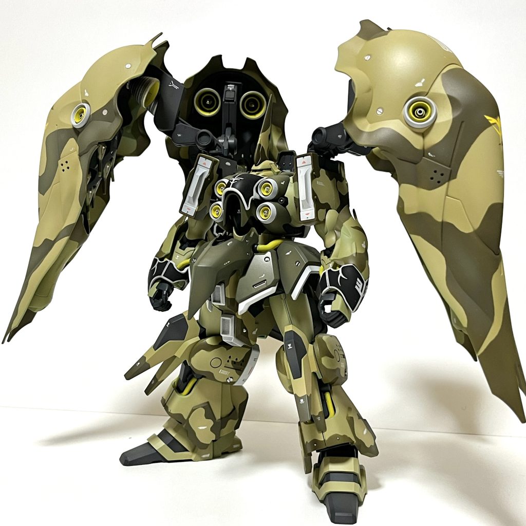 バインダー着装！！一気にボリュームアップ！バインダーの迷彩塗り分けは苦労しましたがやって良かったです^^;ブチ穴も開けてみましたよ。