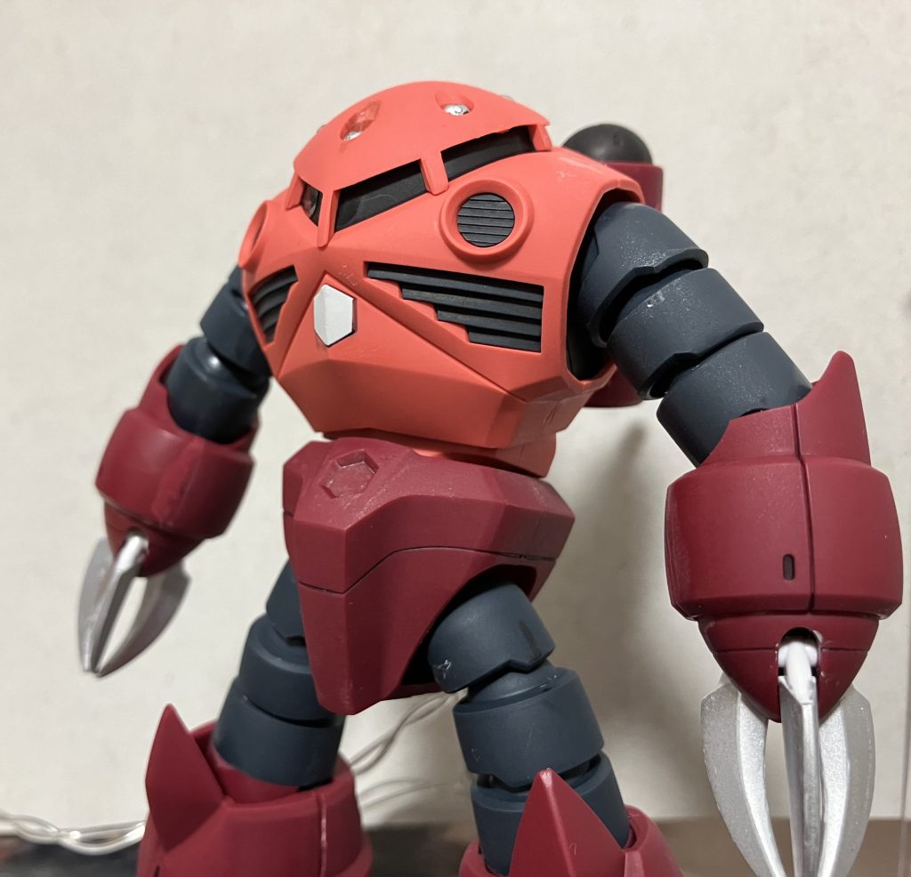 電飾してない時の写真です!爪をシャインシルバーで塗装し、バックパックは先端を黒でバーニアらしき部分はシャインシルバーで塗りました。電飾に夢中でつや消しが少し荒いのは反省です⤵︎