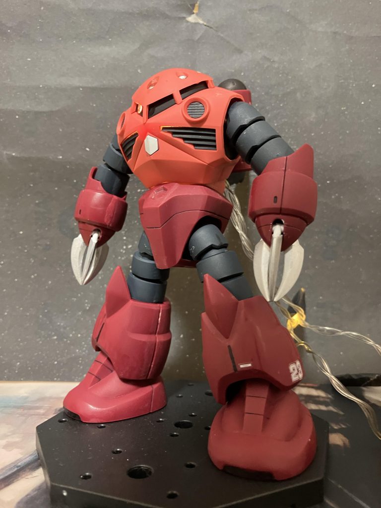 最後に全体象になります、モノアイを赤にしてから体が全体的に赤みをおびたような… とにかく強そうなシャア専用になりました!では!今回はこれで、見てくれてありがとうー