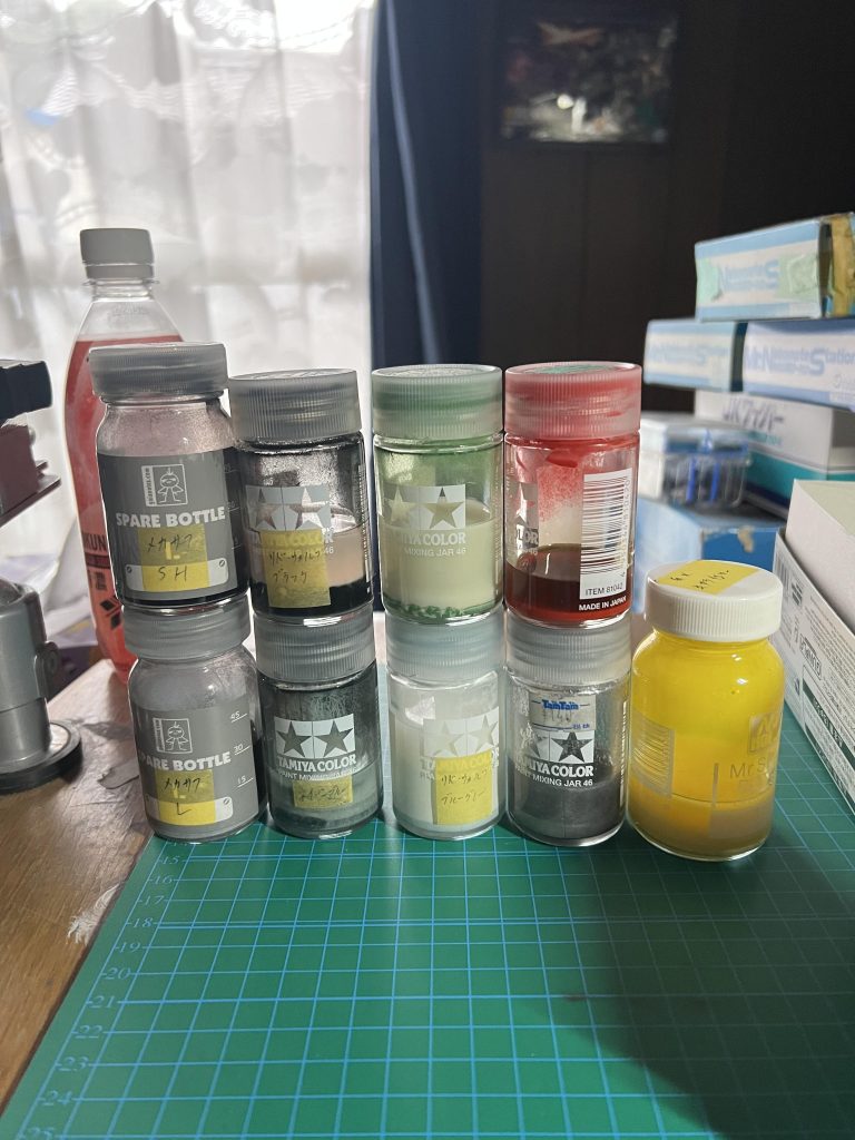 今回使った塗料一覧  ボディーカラーはMGのリド・ウォルフのジムスナイパーのカラーレシピを参考にして調色 関節はいつも通り2色で塗装