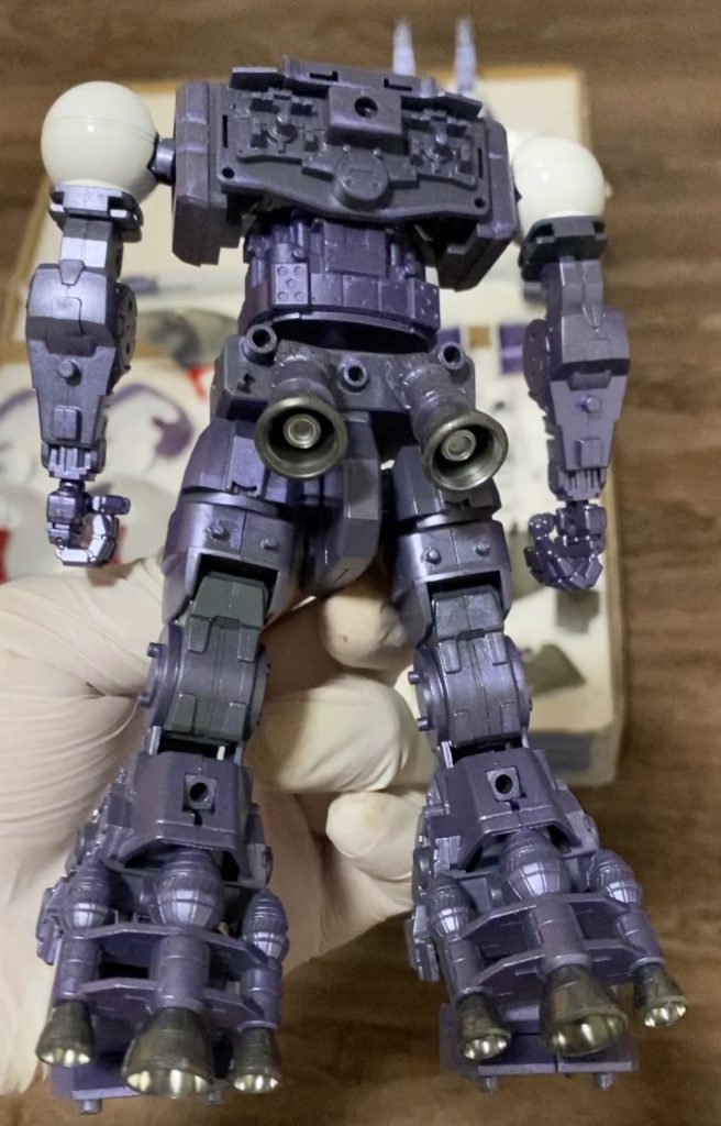 フレームも元ネタの機体の寄せた塗装にしています。