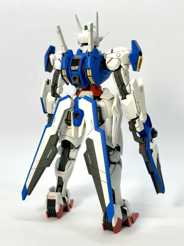 バックショット。HGエアリアルの鬼門、太ももの後ろの合わせ目は、マスキングと後ハメ加工を駆使してしっかり処理しました。