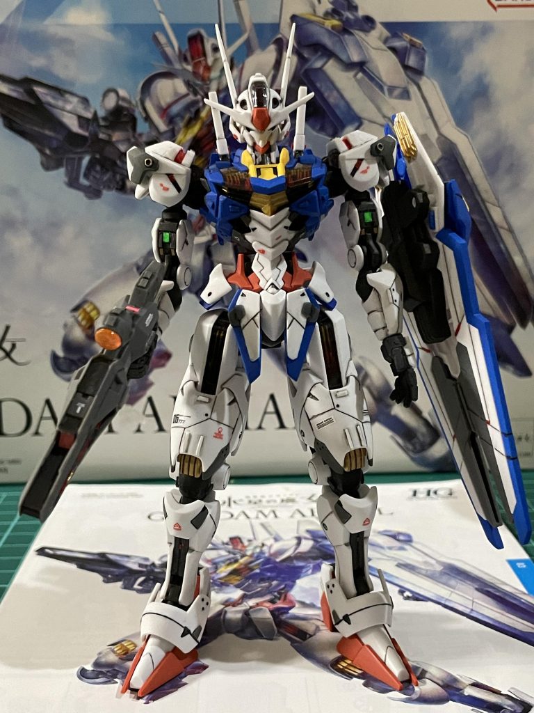 偉大な先人の知恵。脚の接続を逆にし背を伸ばし、フロントアーマー、サイドアーマーの延長。前腕も2mmぐらい延長、肩も1mmほどカサ増ししています。