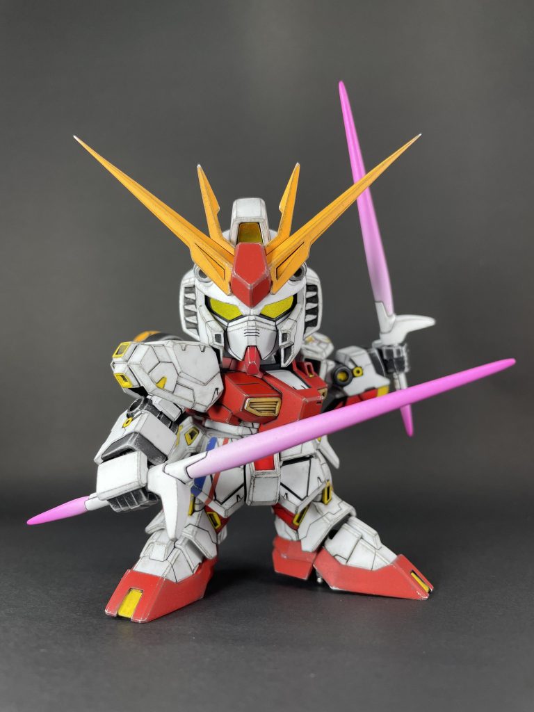 正面からです。尖らせたアンテナを見てください。