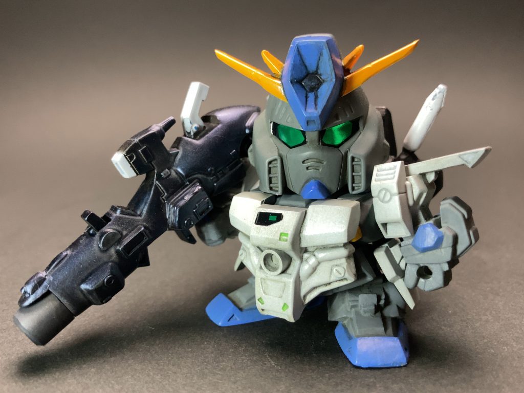 FAZZのSDはあまり見かけたことが無かったので、チャレンジしてみました。下地塗装後、MSライトブルー、ニュートラルグレイ、クールホワイト、オレンジイエローで筆塗り、こげ茶でウォッシング後、つや消しでフィニッシュ✨️