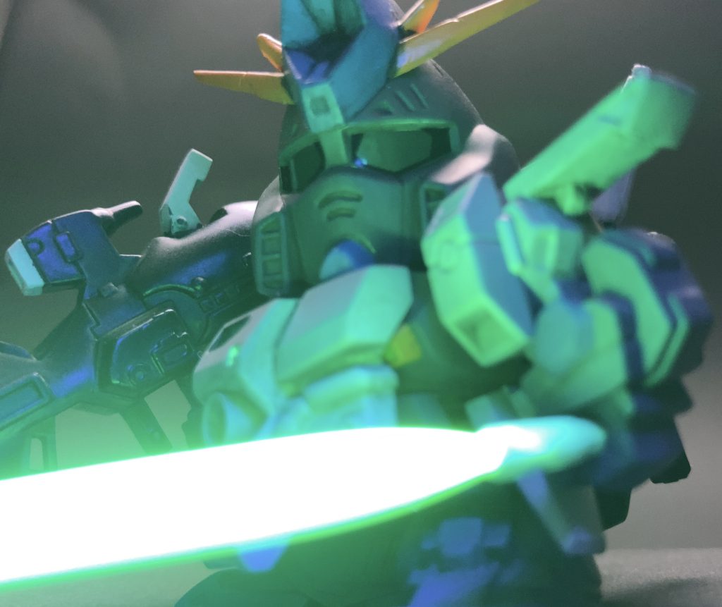 ビームサーベルは蛍光グリーンでブラックライト発光。もうこれは毎回やってます🔦