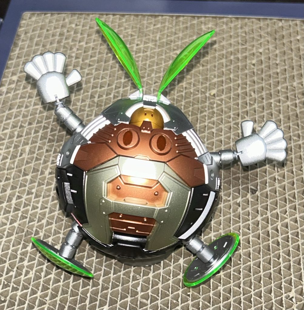 組んだ事ある人しか知らないですが上の金のちっさいハロの中にさらに小さいハロが入ってます。塗装するためバラさなければ一生知らなかった