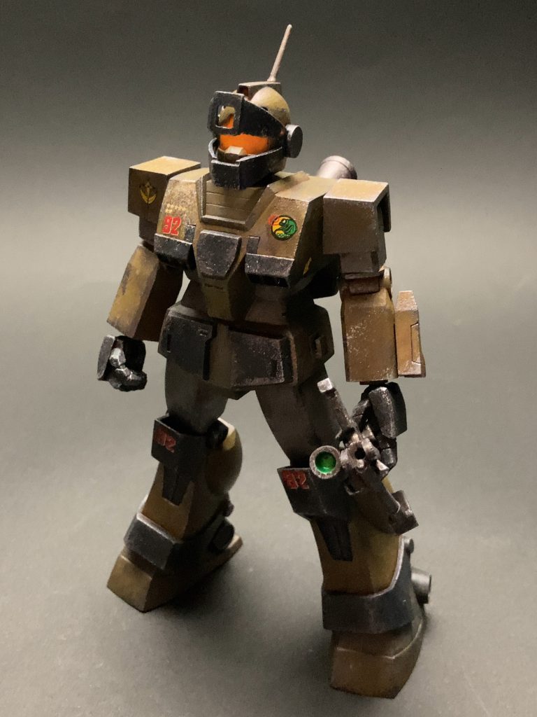 俯瞰視点全体像手首とバーニアは別パーツを使用し、基本色はカーキ、ジャーマングレー、ニュートラルグレーを主に筆で塗り分けています。基本塗装はラッカー系を使用しています。