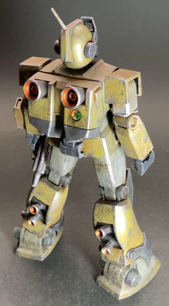 俯瞰視点背部バーニアの内側はシルバーを塗ってからクリアオレンジを塗っています。