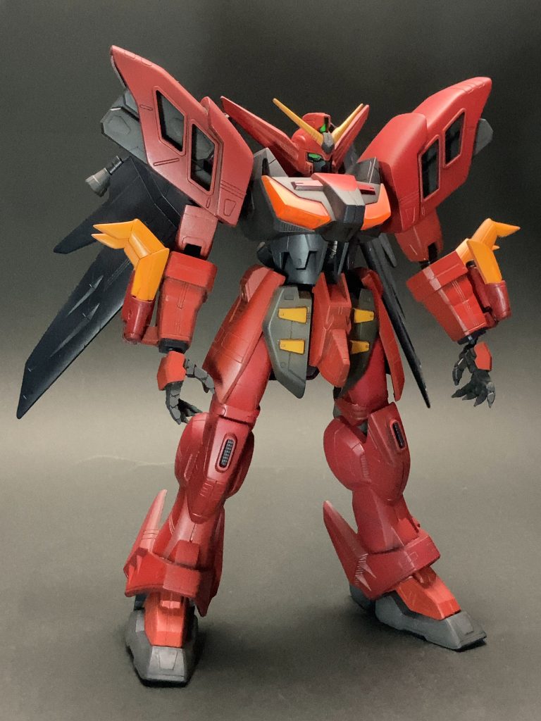 肩付け根ピンを上向きに角度調整。腕が短めに感じたので二の腕、前腕、伸縮腕部と全体的に延長。モモも延長。胴体は一軸関節の為、真鍮線を仕込んで柔軟性アップしています。