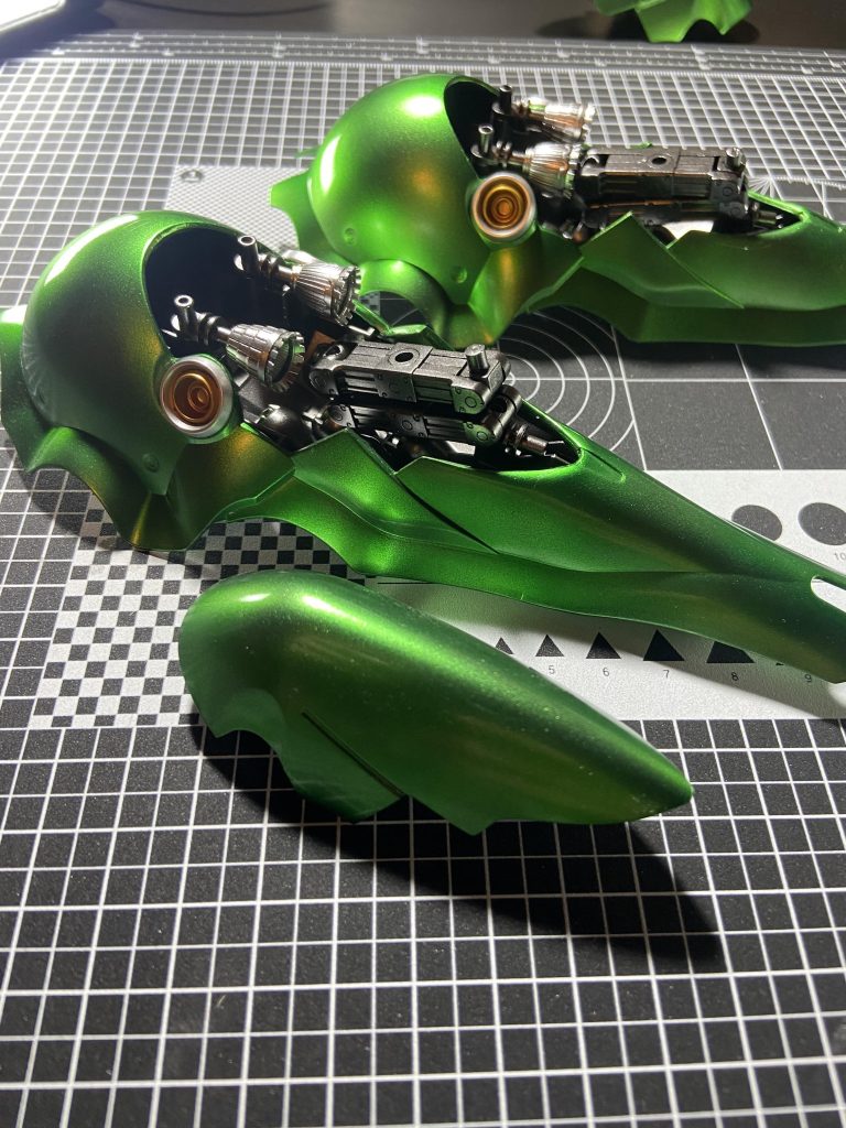 バインダー内部はこんな感じ。切り取った側の内部の接続軸は少しだけカットして残し、3mmプラパイプで接続。