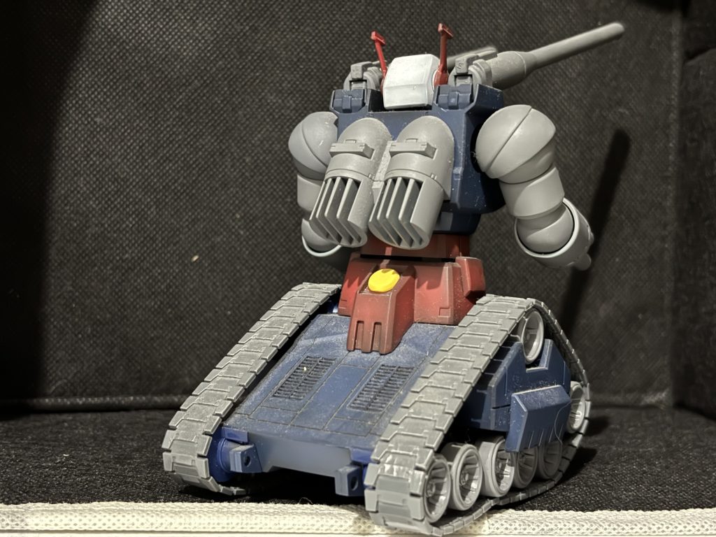 こちらもガンダムとガンキャノンに合わせて黒立ち上げで仕上げました。特に改造もせず普通に合わせ目消し+全塗装です!