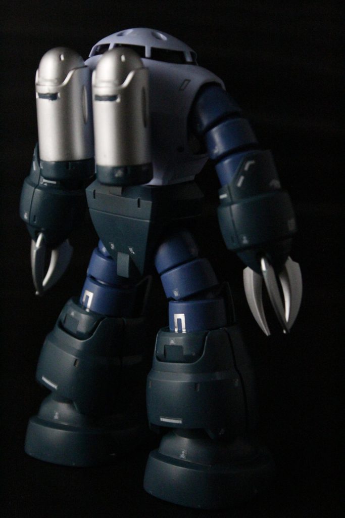 2) 2枚目 (後ろ姿) だけは、納得の撮れ高光の調整難しい…写真に沼る人達の気持ちはわかるけど、こだわりすぎるのは、自分には無理