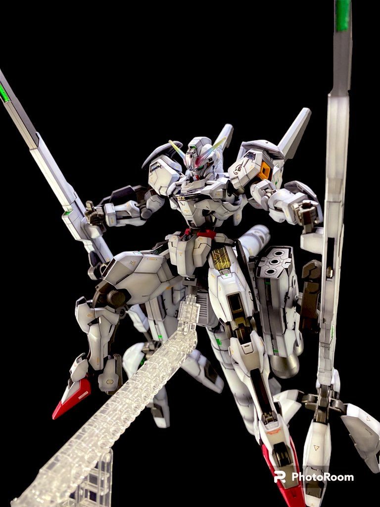 見た目はカッコいいけど物凄く扱いづらい機体になってしまった。ライフルの取り回しが難しい