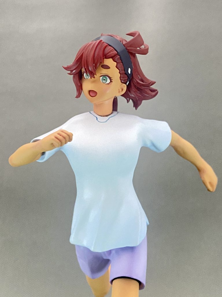 制服から私服への改造が大変でした。走っている時の風による服の皺の表現も想像しながらこだわりました。