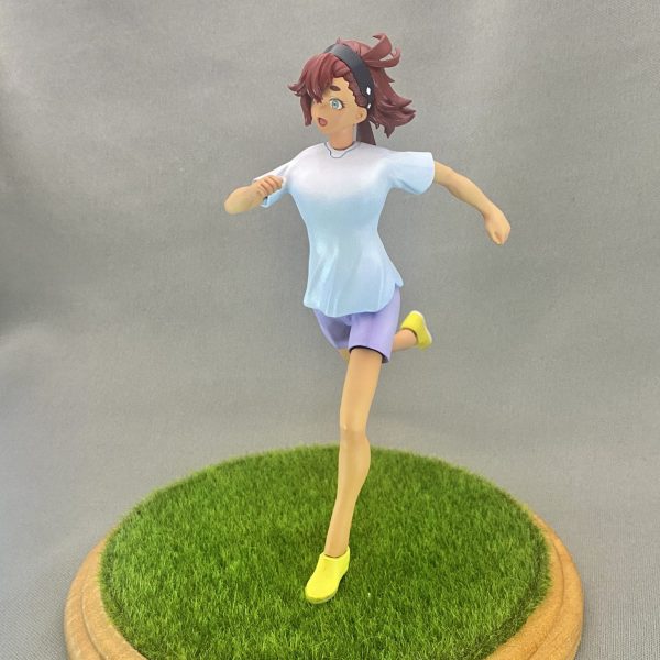 草原を駆けるスレッタ・マーキュリー